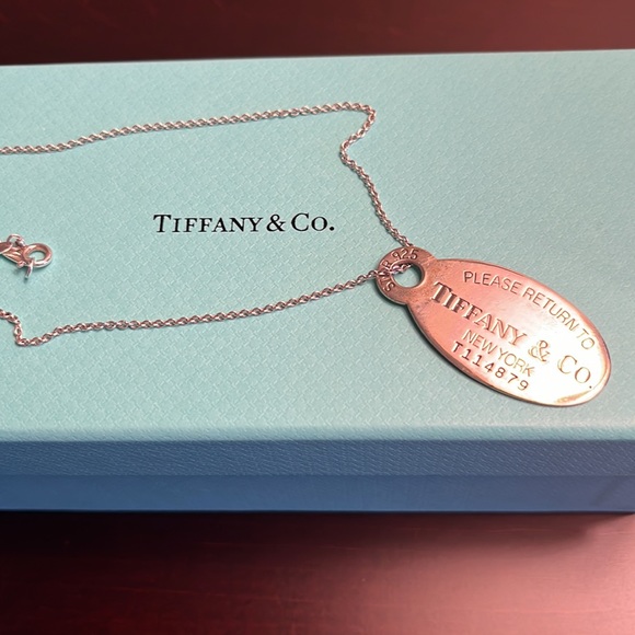 Return to Tiffany & Co. sterling silver charm on Tiffany’s sterling silver chain - Picture 4 of 9